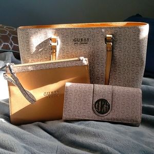 Three piece Guess purse set - light pink, Guess